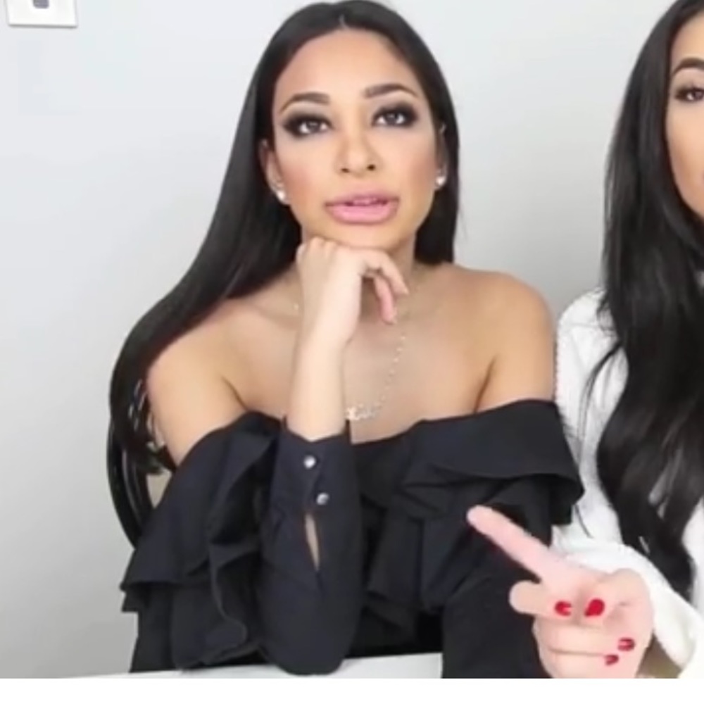 ❤️ Blogger’s favorite off shoulder top